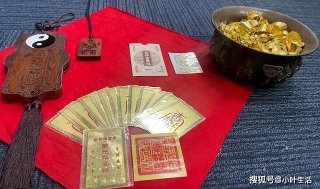 是在家闭门不出最终还是被飞机砸死开元棋牌小伙被预言将死于空难于(图5)