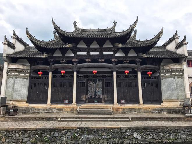 这个县城创造罚款收入下降“奇迹”开元ky棋牌政府大楼旁可以摆摊(图9)